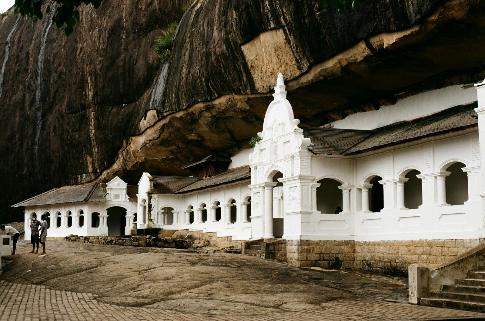 dambulla temple scaled